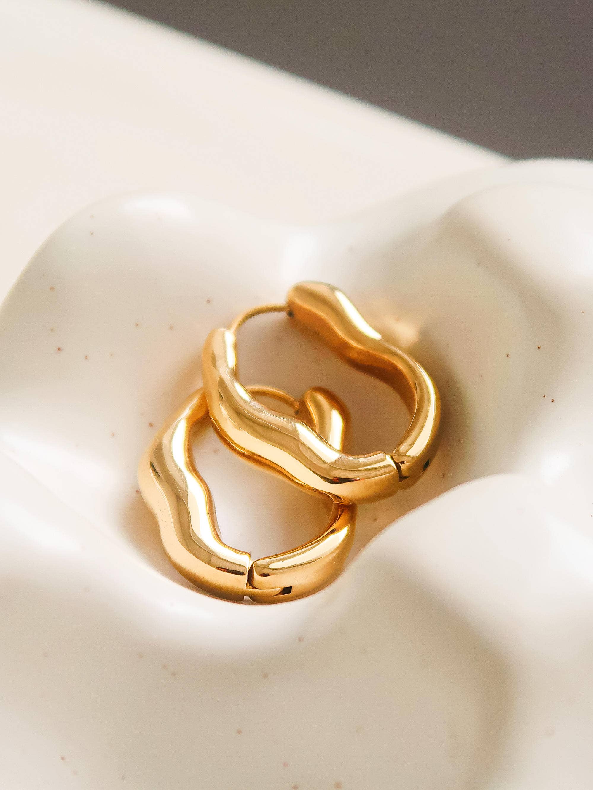 darcy oval hoop gold 03