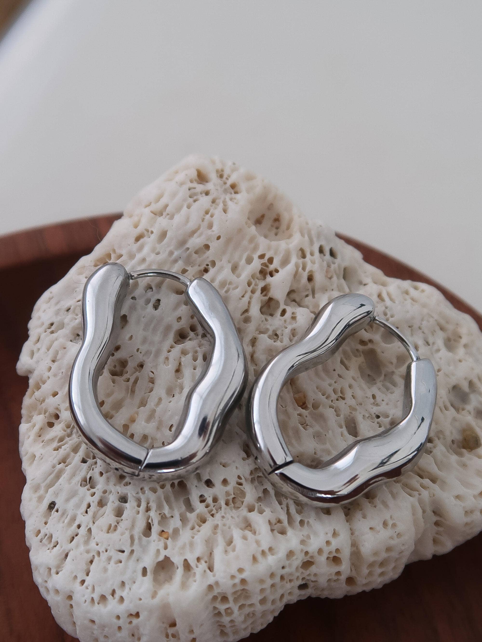 darcy oval hoop silver 01