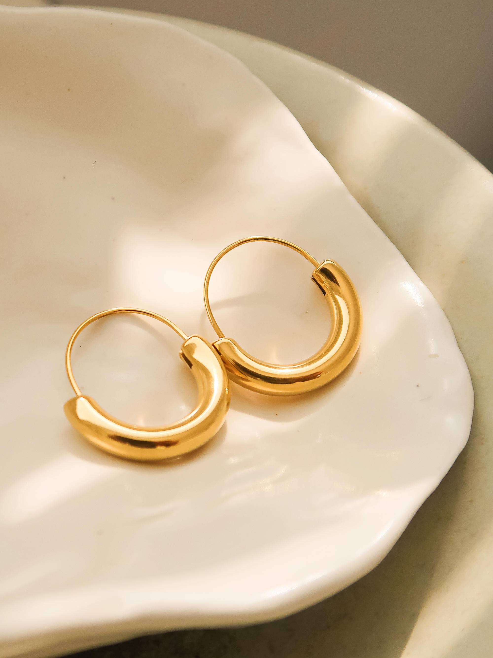 Mackenzie U-shape hoop earring Yellow Gold