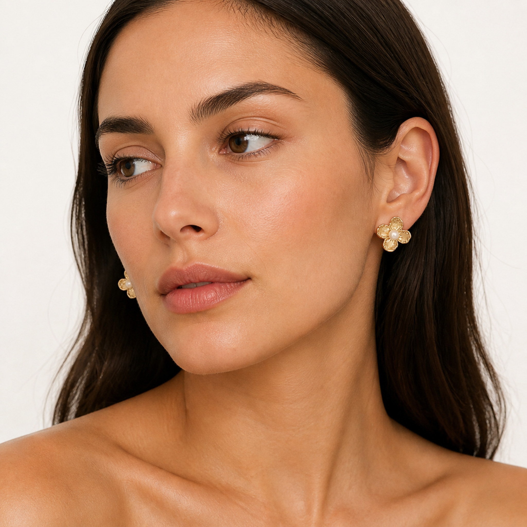 PF-PEARL-BLOSSOM-STUD worn image