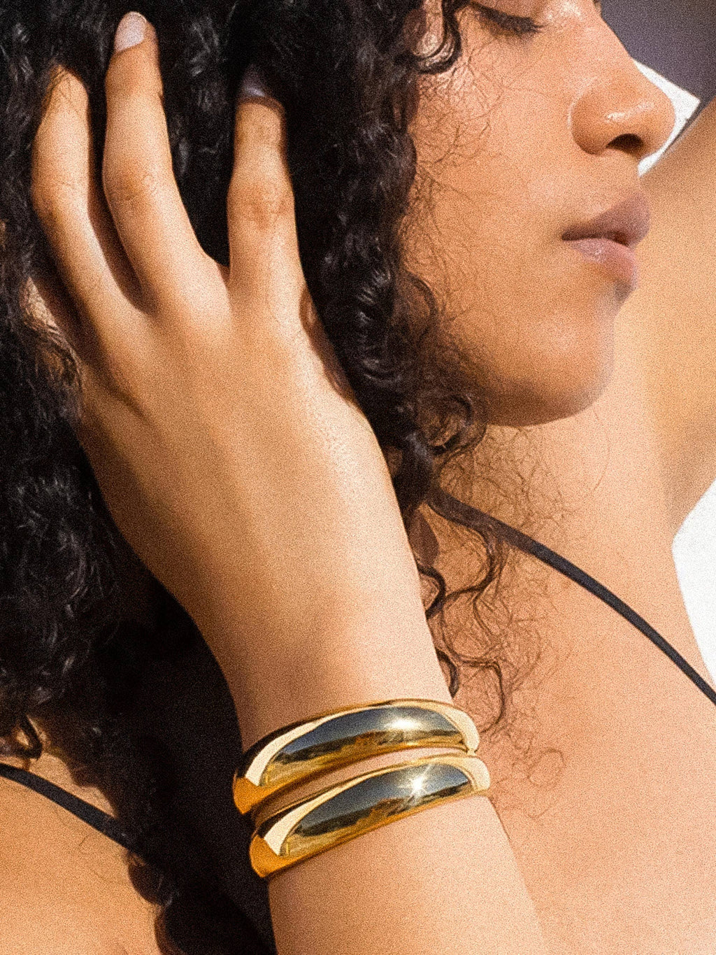 ronan layered round bangle yellow gold 01