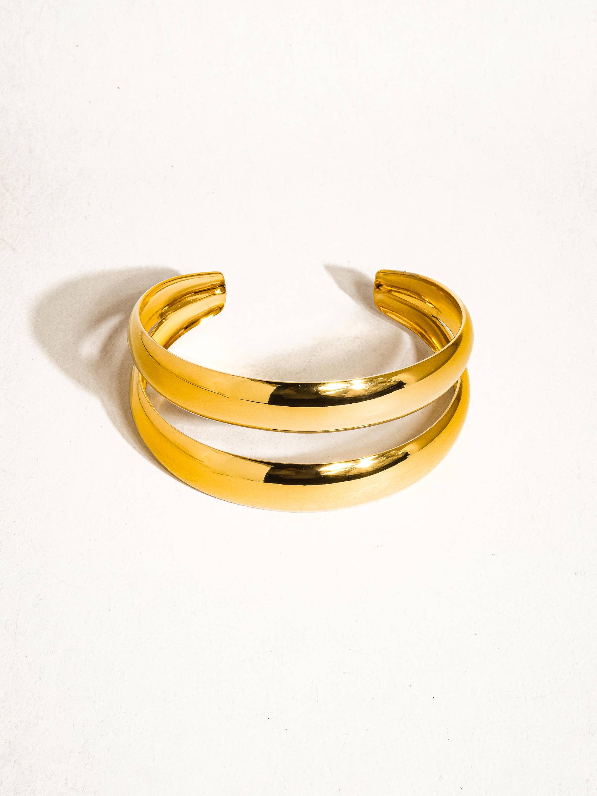 ronan layered round bangle yellow gold 02